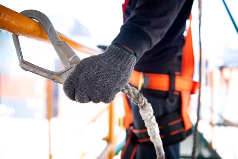 Equipamentos para a ancoragem no trabalho em altura